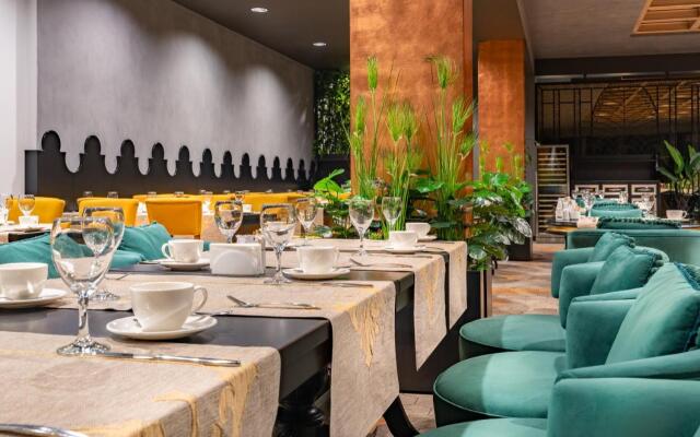 Les Ambassadeurs Marina Hotel & Casino