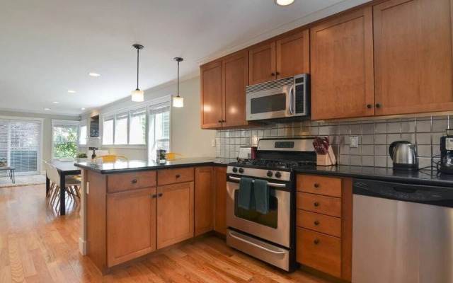 Seattle Vacation Home: Off The Wall
