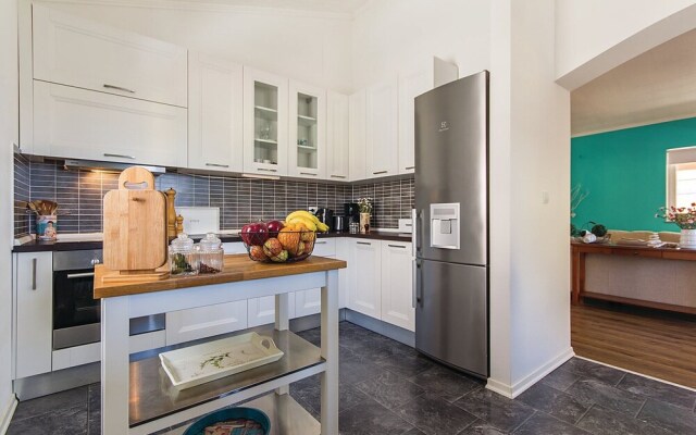 Nice Home in Liznjan With Wifi and 7 Bedrooms