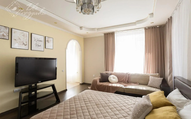 Две Подушки на ул. Ленинградская, 79