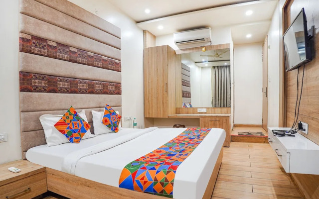 Fabhotel Om Palace