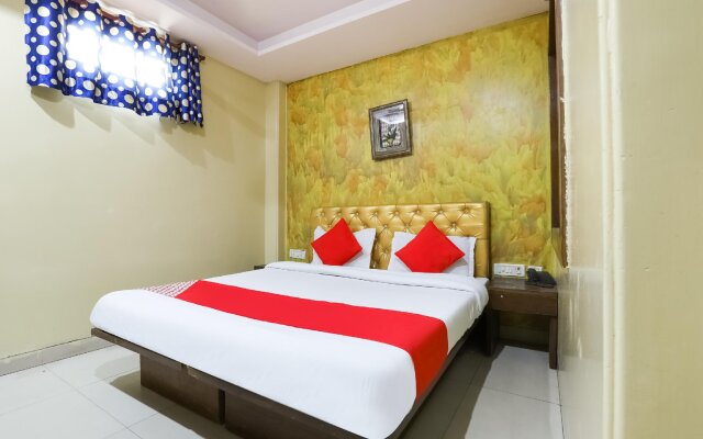 OYO 73674 Hotel Sampuran Inn