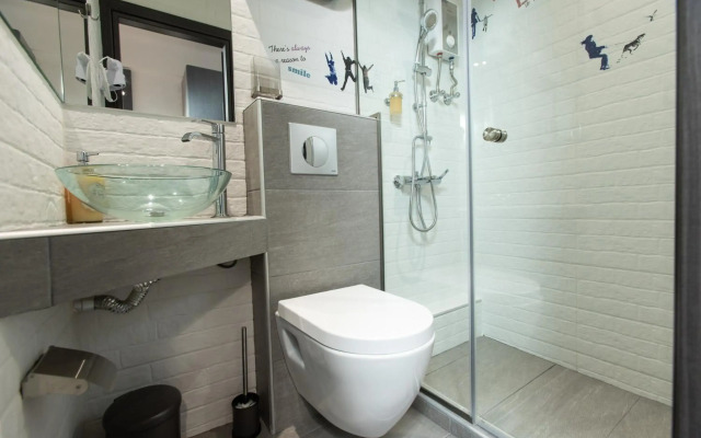 Downtown Luxury Boutique Suites : the yellow suite