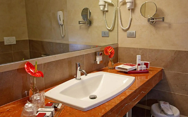 Breaking Business Hotel