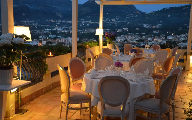 Cristina Hotel