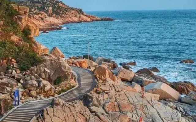 Shuangyue Bay is home to Haimei Hotel