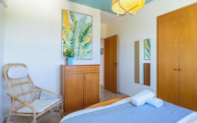 Bayview 2-BR Apartment in Larnaca