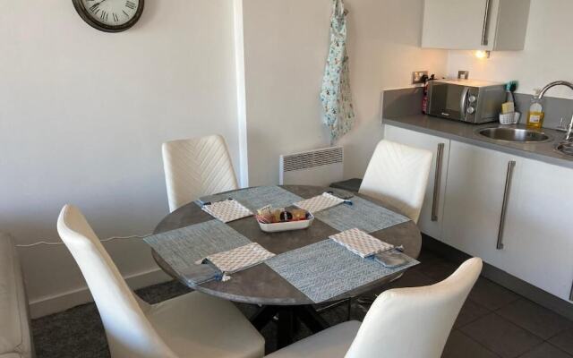 Zenith City Centre Apartment - Stay Longer and Save