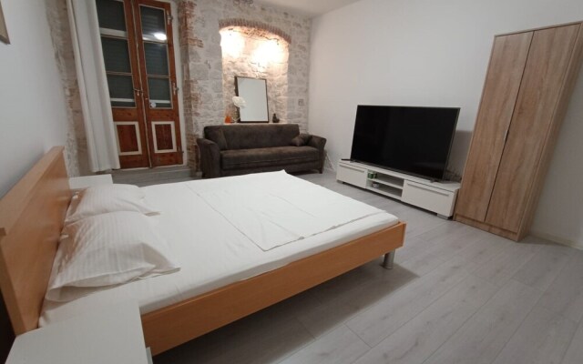 A1 - Spacious apt on the Seafront With Terrace