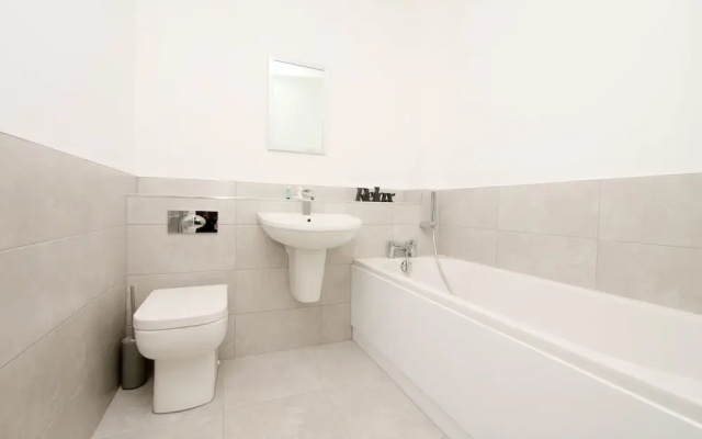 Modern Spacious 2 Bedroom Apartment