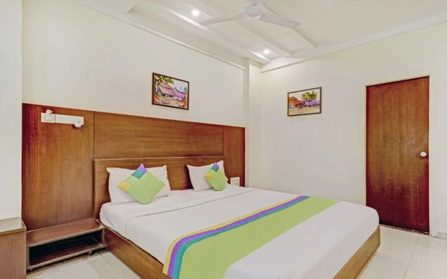 Treebo Trend Loharkar's Family Hotel
