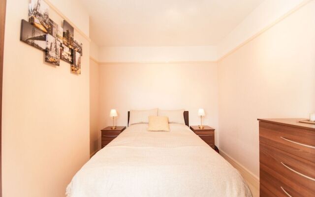 Watford stays - 4bed house