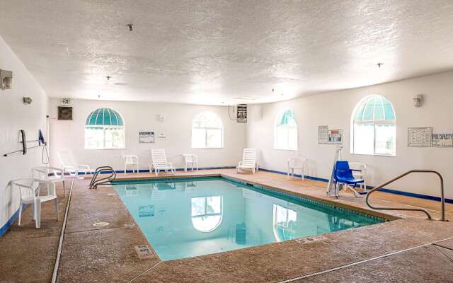 Rodeway Inn & Suites