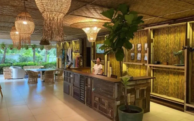 Beachfront and Pool 2 BR Apt- Selina 870