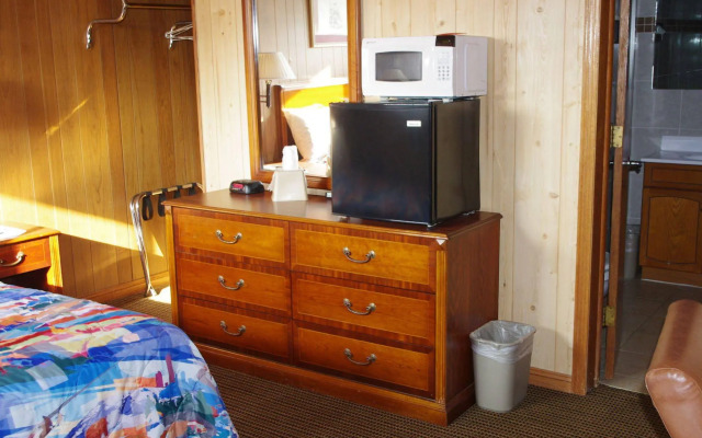 Love Hotels Western Holiday by OYO at Harlan Lake NE