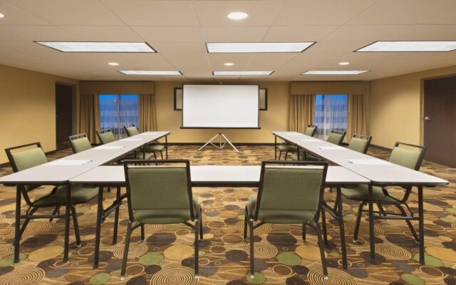 Holiday Inn Express Hotel & Suites Colby