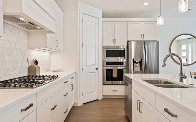 Sixteen Sandals 4 Bedroom Townhouse