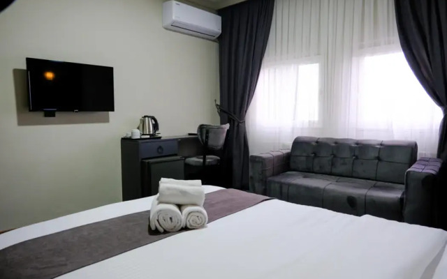 Loyal City Hotel