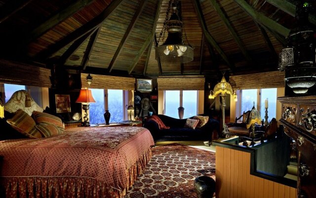 Land's End Inn