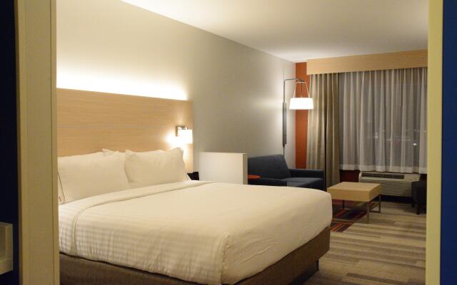 Holiday Inn Express & Suites Lexington Park-California, an IHG Hotel