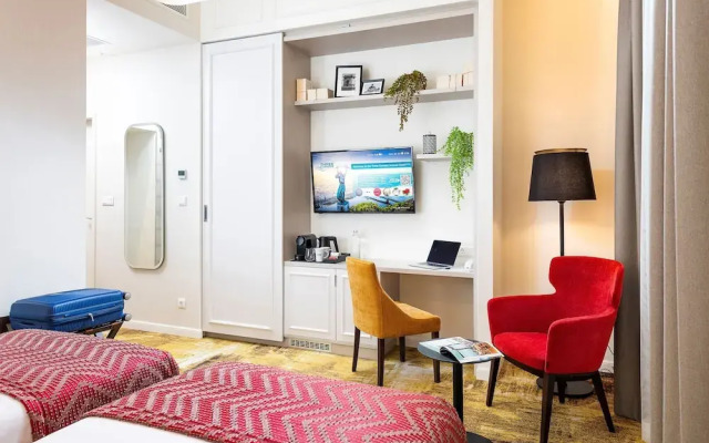 Three Corners Avenue Hotel