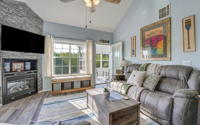 Updated Branson Condo w/ Lake Taneycomo Views!