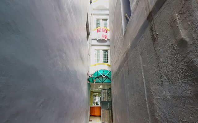 OYO 836 E & H Residences