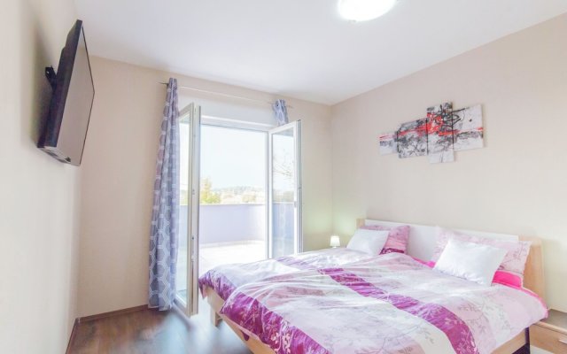 Comfortable villa in Pula with private swimming pool, 4 km from the beach