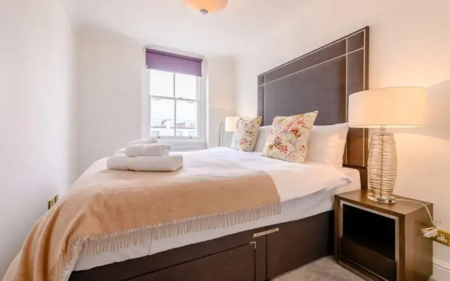 Spacious 2 Bedroom Flat in Kensington