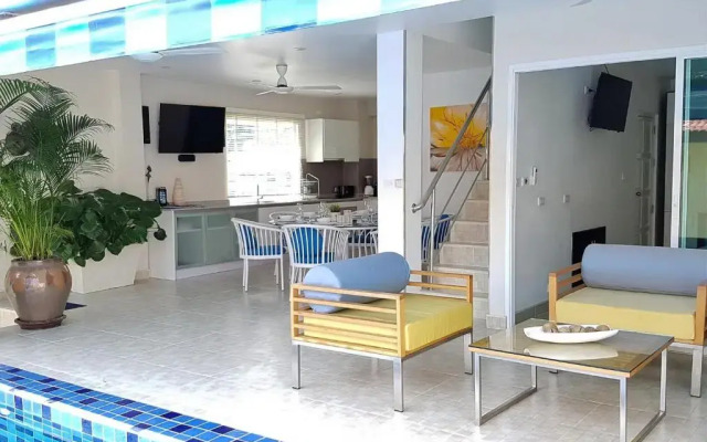 Beachside 3-bedroom Townhouse w Private Pool at 70 Meters From Beach