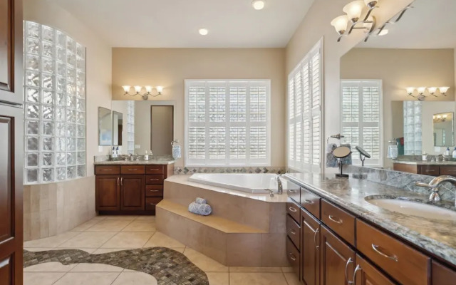East Mesa Desert and Mountain Views: 5br, Pool