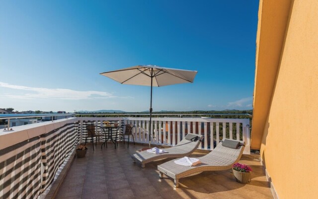 Stunning Home in Jadrija With Wifi and 4 Bedrooms
