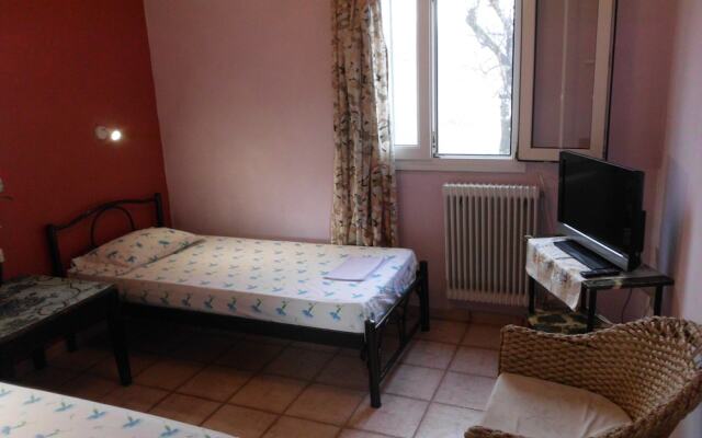 Tom's House/2 Between Paleokastritsa Dassia Ipsos!