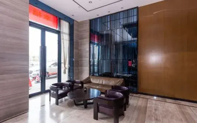 Yilong Ruiyun Hotel (Yushu Fortune Times Square)