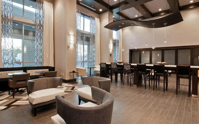 Hampton Inn & Suites Bellevue Downtown-Seattle