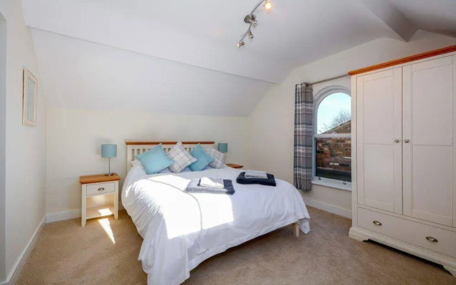 Flat 7 Bluebridge Court