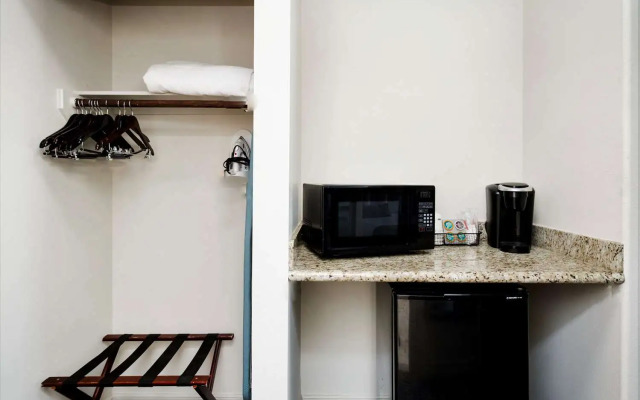 Best Western Sugarland Inn