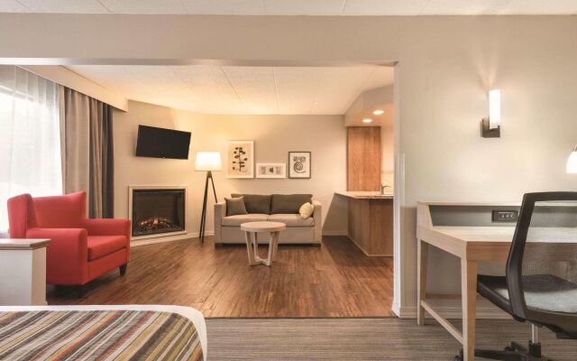 Country Inn & Suites by Radisson, La Crosse, WI