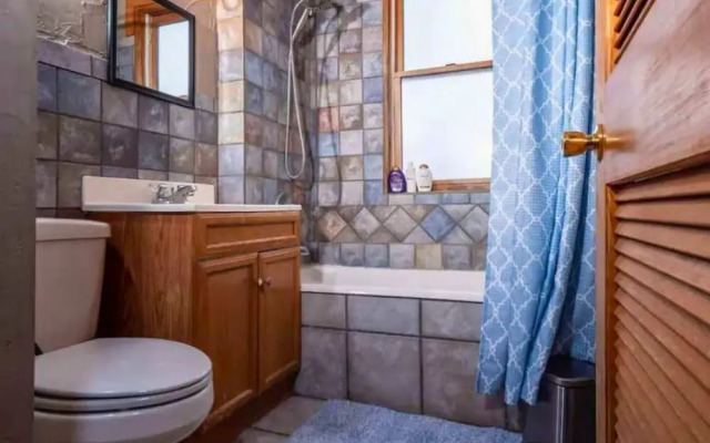 Free Parking - Prime Location - Downtown