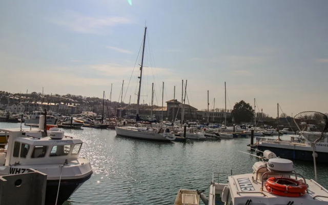 Harbour Reach 6