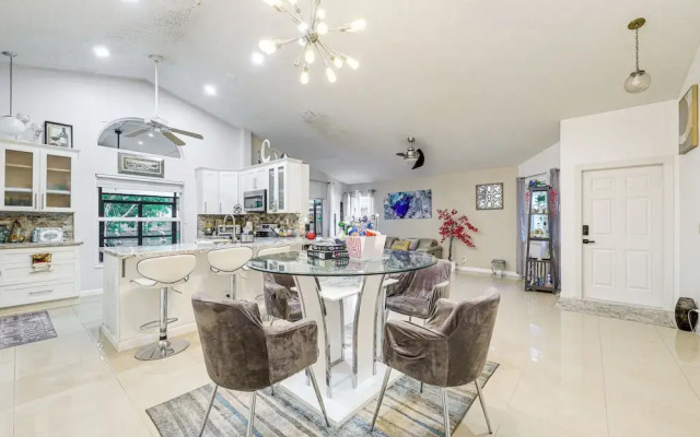 Family-friendly North Lauderdale Home w/ Grill!