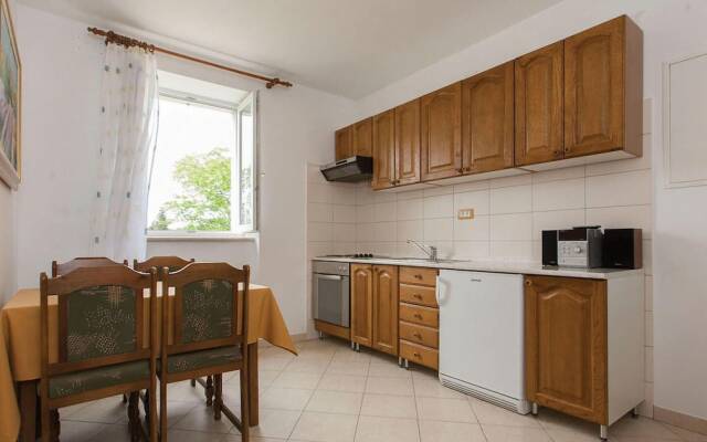Stunning Home in Valbandon With Wifi and 6 Bedrooms