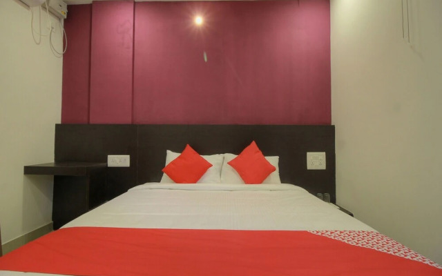OYO 15616 Om Sai Grand