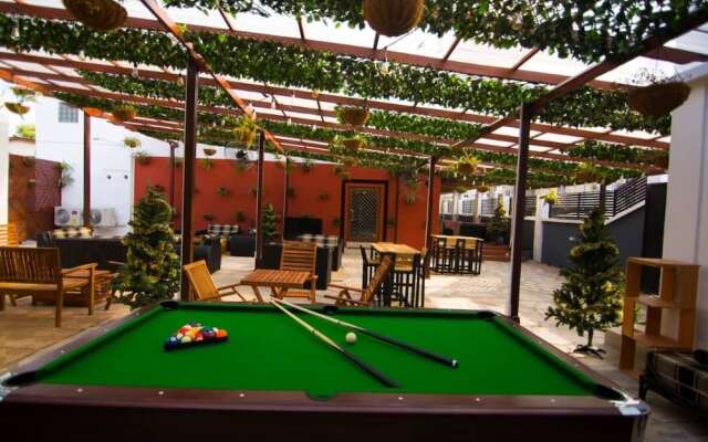 The Blank Lounge & Apartment