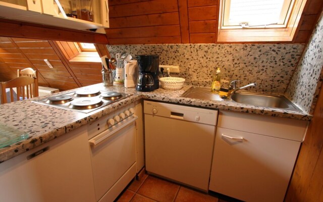 Wooden chalet with oven, in Oberharz near a lake