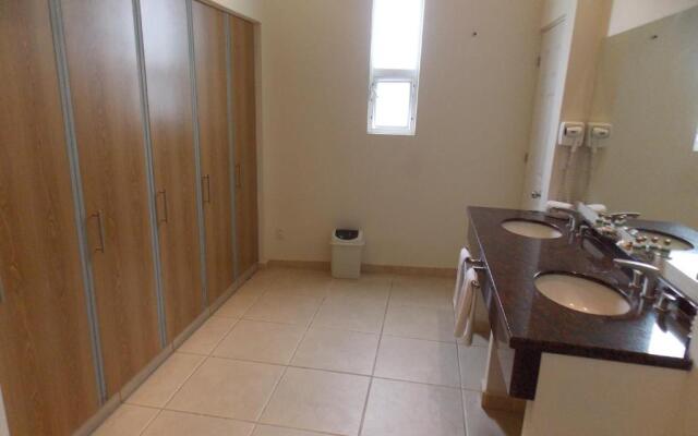 Cypres Hotel & Suites