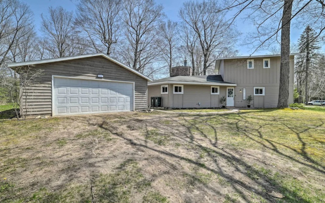 Close to 3 Ski Areas: Michigan Family Retreat!