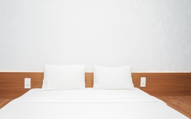 Studio Modern Japanese Style near Aeon BSD at B Residence Apartment – Guest Rooms – Legok