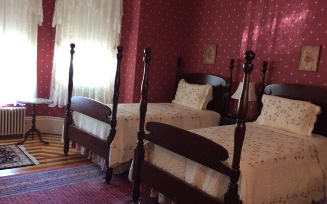 Coach House Inn