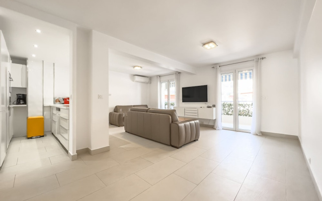 207 Le Maubourg in Cannes